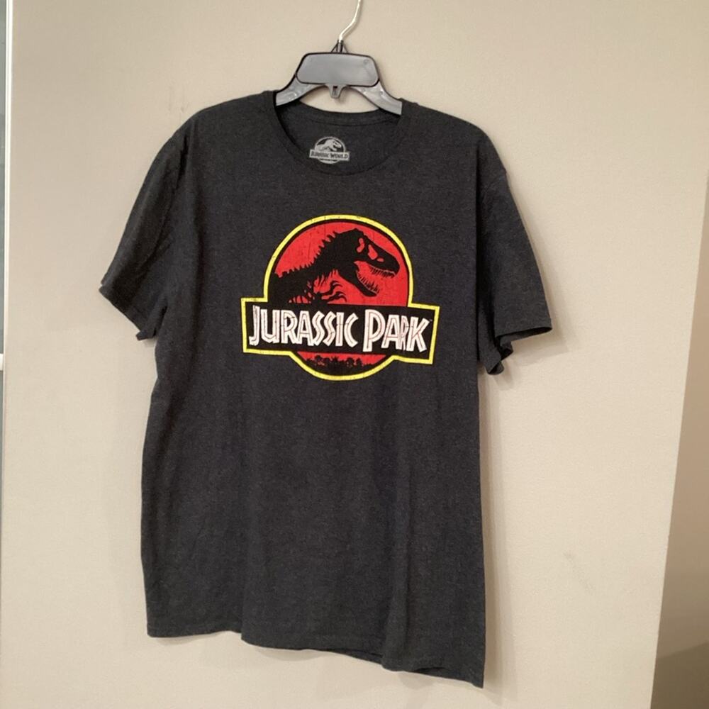 Jurassic Park Men’s XL T-Shirt in Dark Gray.  Preowned.